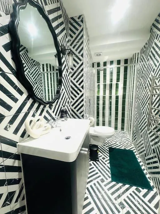 London 99 Apartment, Top Trendy Location D